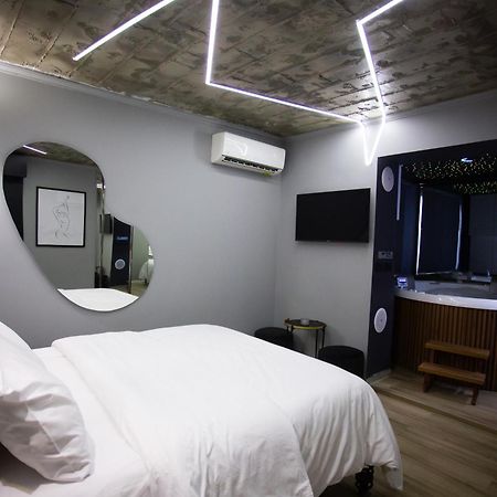 The Bubbles - Jacuzzi Hotel Tiran Dış mekan fotoğraf