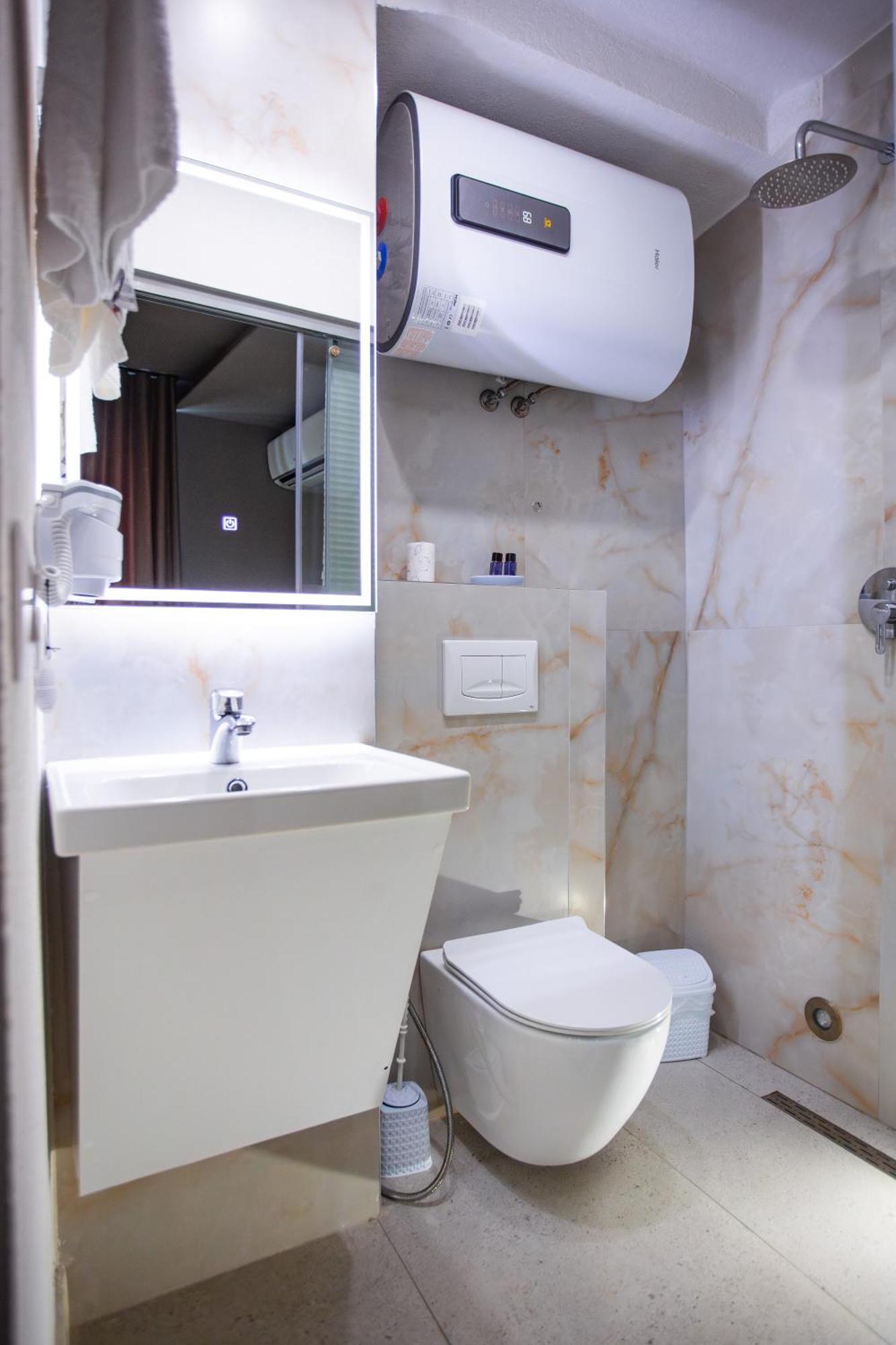 The Bubbles - Jacuzzi Hotel Tiran Dış mekan fotoğraf