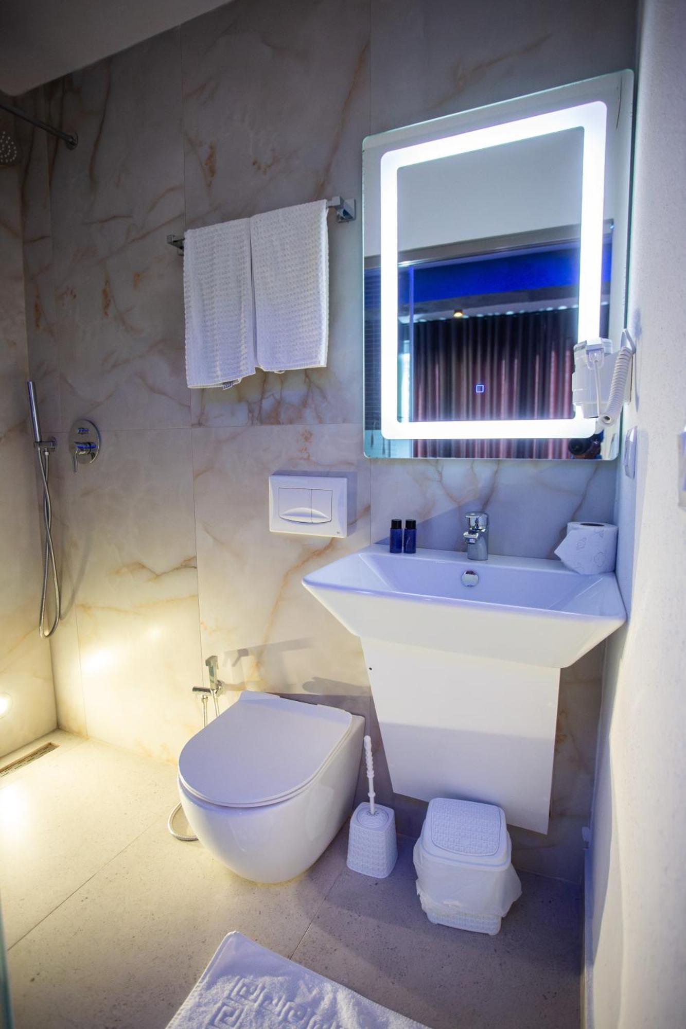 The Bubbles - Jacuzzi Hotel Tiran Dış mekan fotoğraf