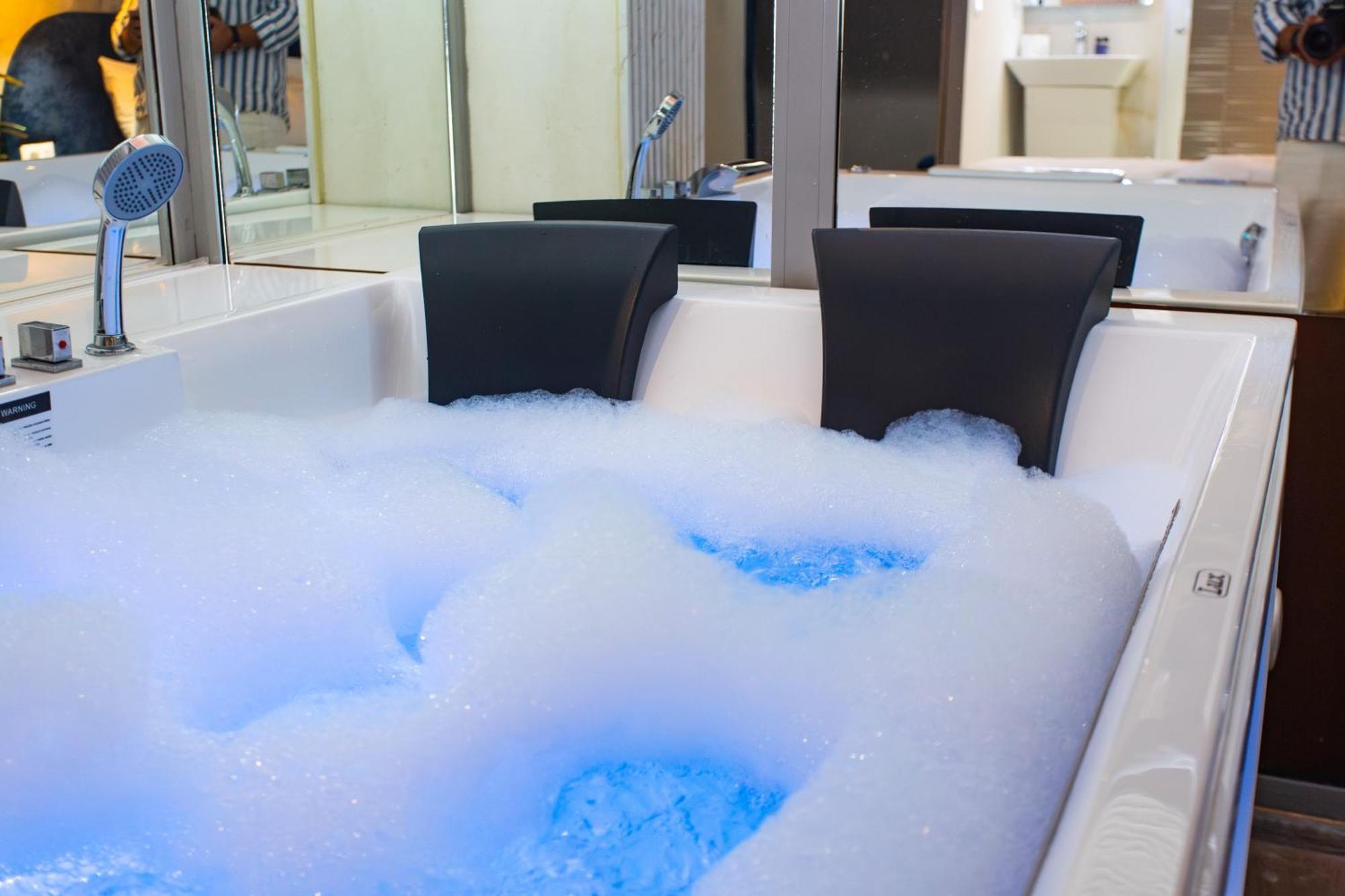 The Bubbles - Jacuzzi Hotel Tiran Dış mekan fotoğraf