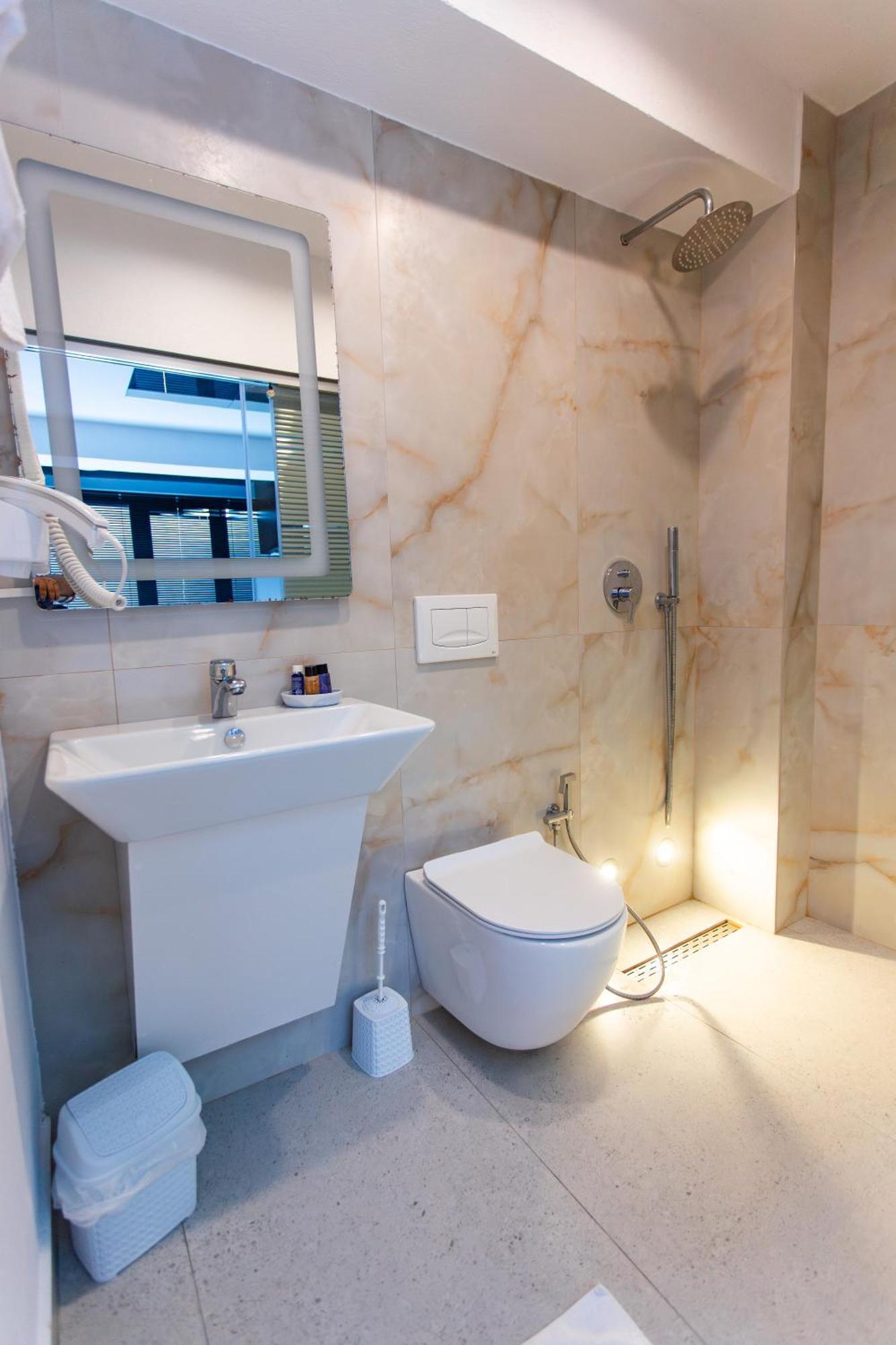 The Bubbles - Jacuzzi Hotel Tiran Dış mekan fotoğraf