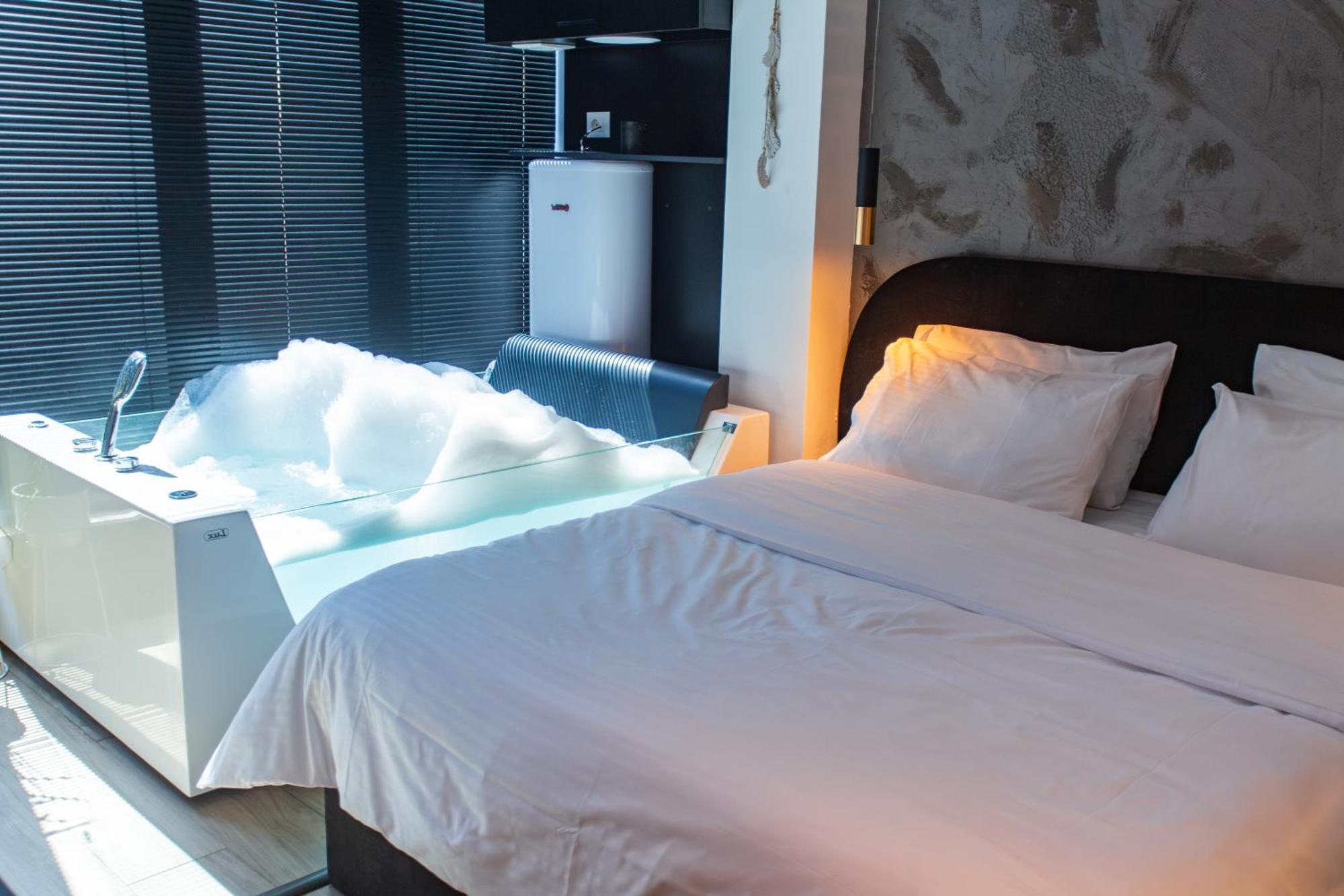 The Bubbles - Jacuzzi Hotel Tiran Dış mekan fotoğraf