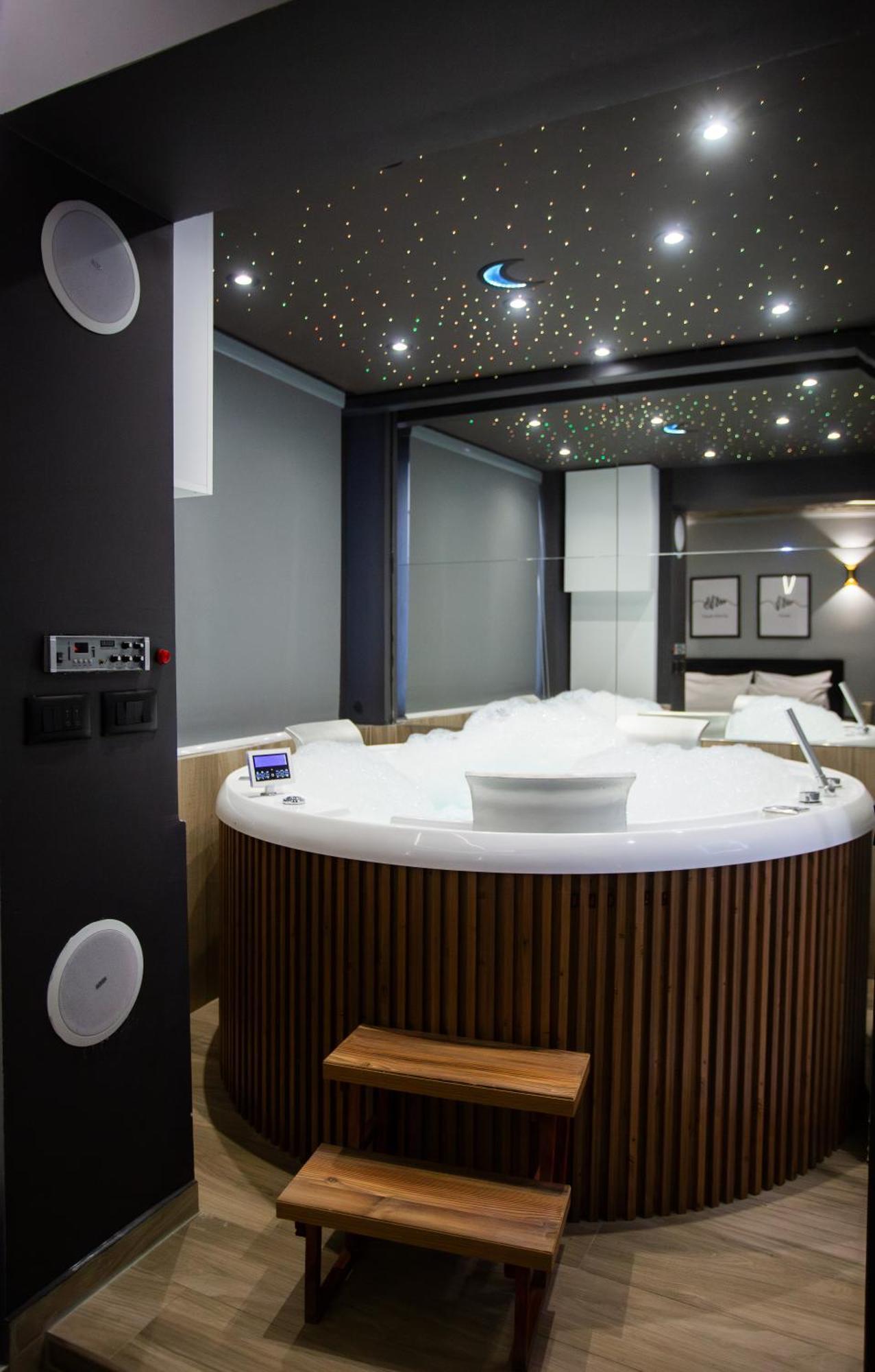 The Bubbles - Jacuzzi Hotel Tiran Dış mekan fotoğraf