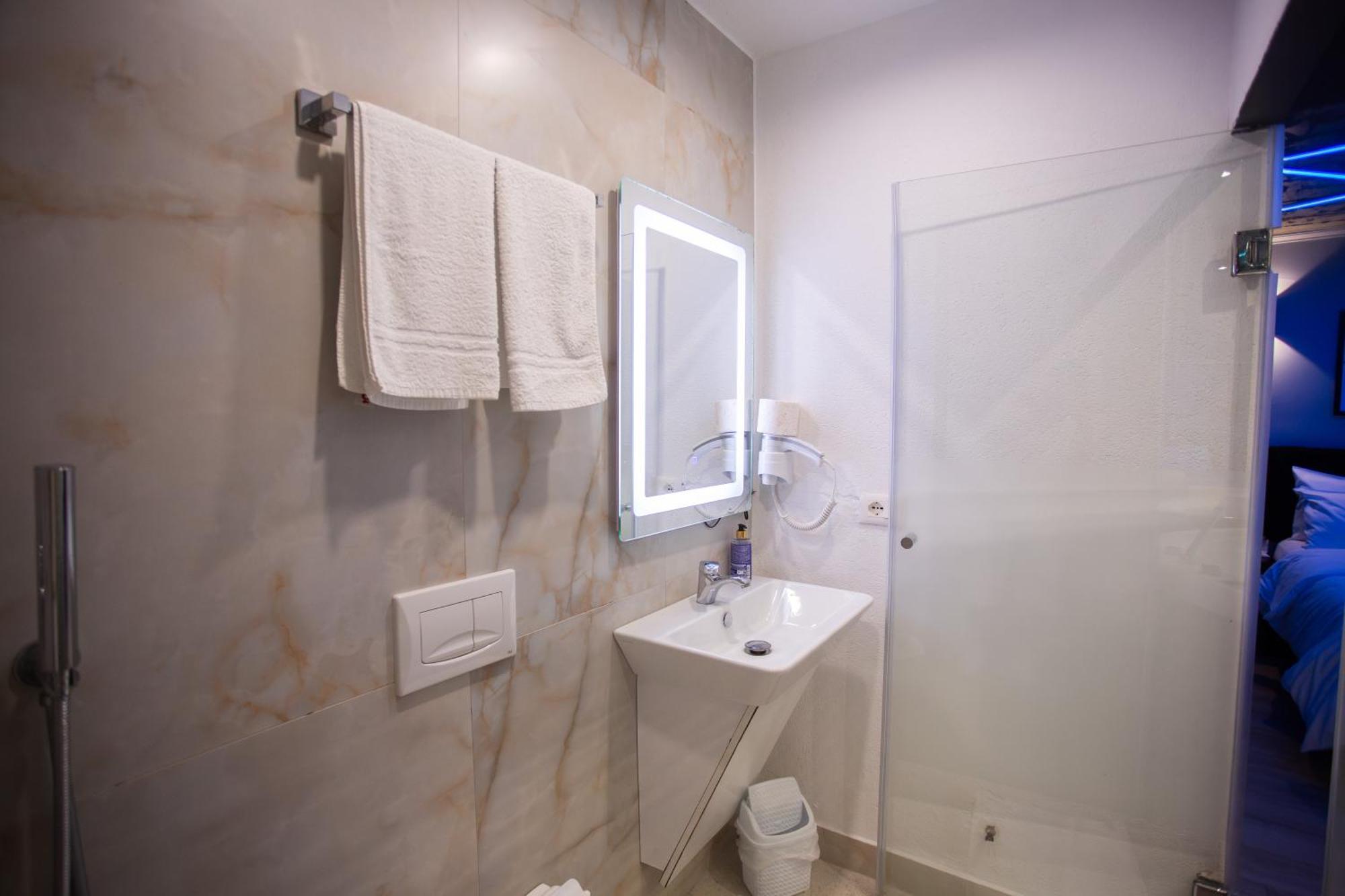 The Bubbles - Jacuzzi Hotel Tiran Dış mekan fotoğraf