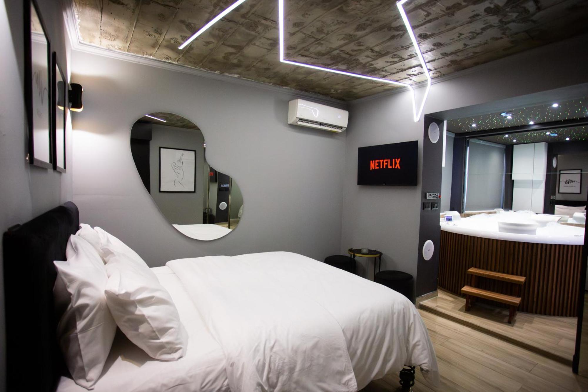 The Bubbles - Jacuzzi Hotel Tiran Dış mekan fotoğraf