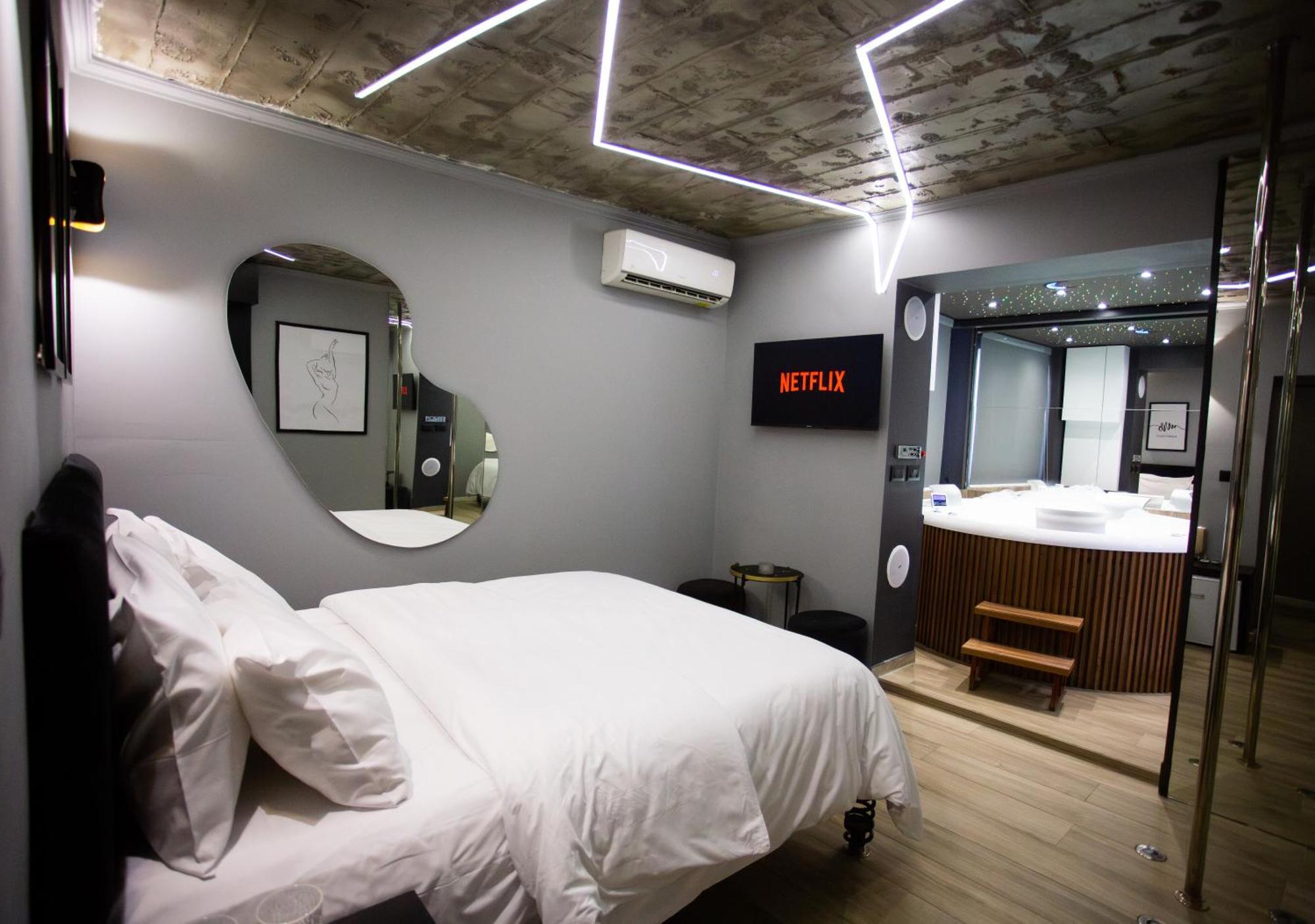 The Bubbles - Jacuzzi Hotel Tiran Dış mekan fotoğraf