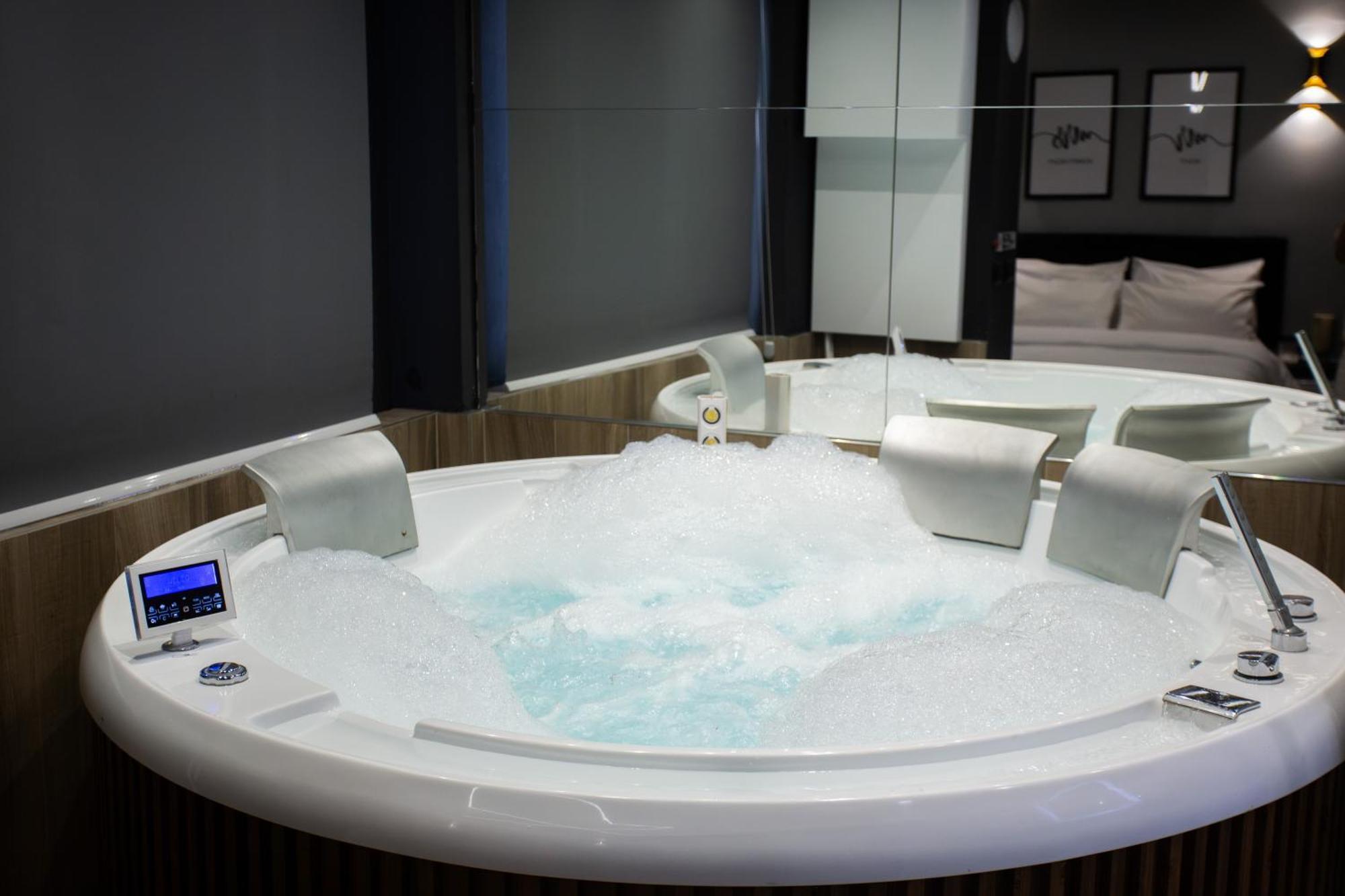 The Bubbles - Jacuzzi Hotel Tiran Dış mekan fotoğraf