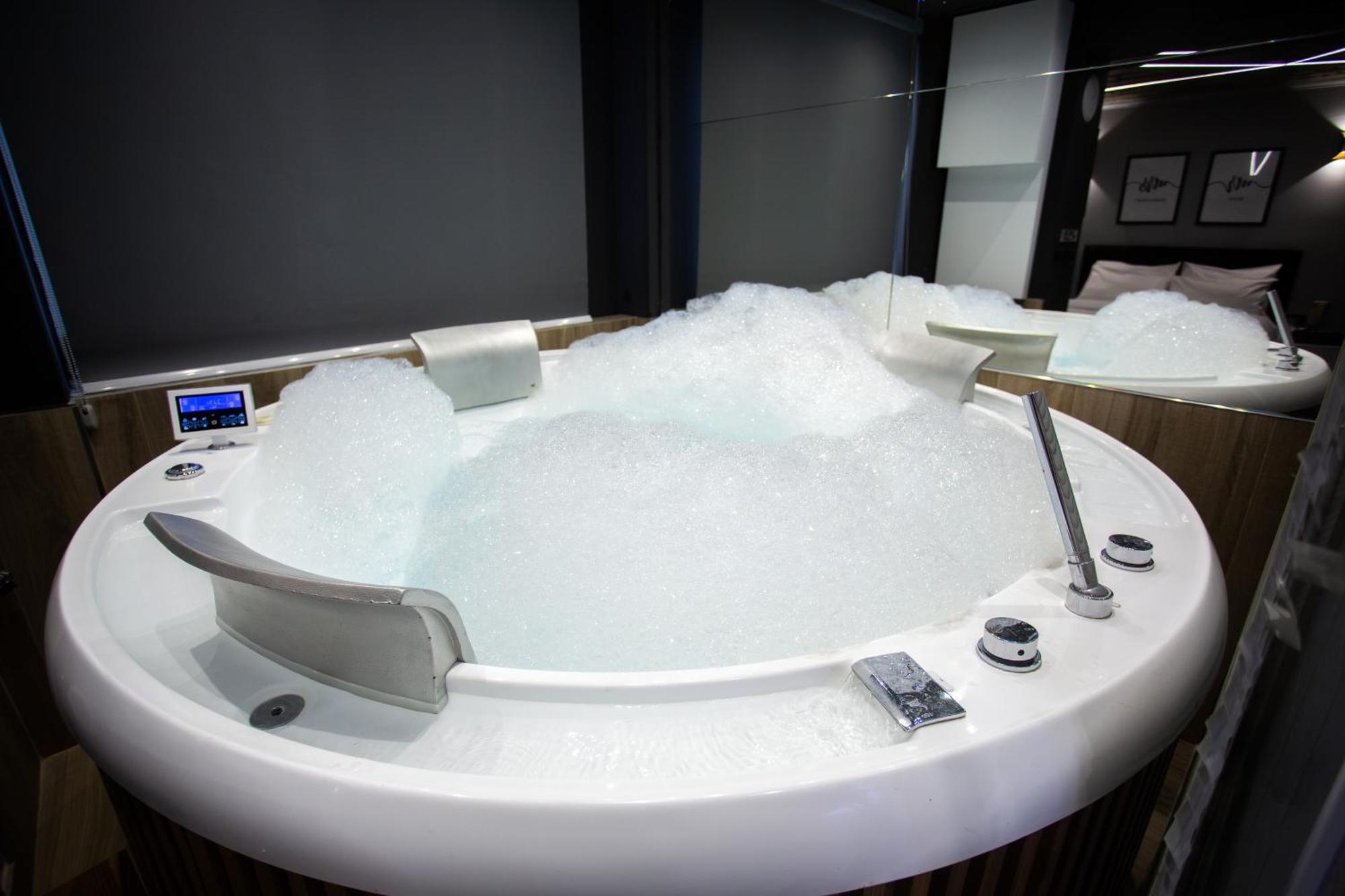 The Bubbles - Jacuzzi Hotel Tiran Dış mekan fotoğraf